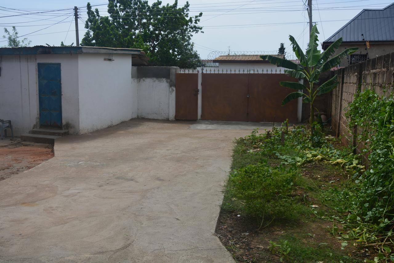 The Accra Backpackers Hostel Екстер'єр фото